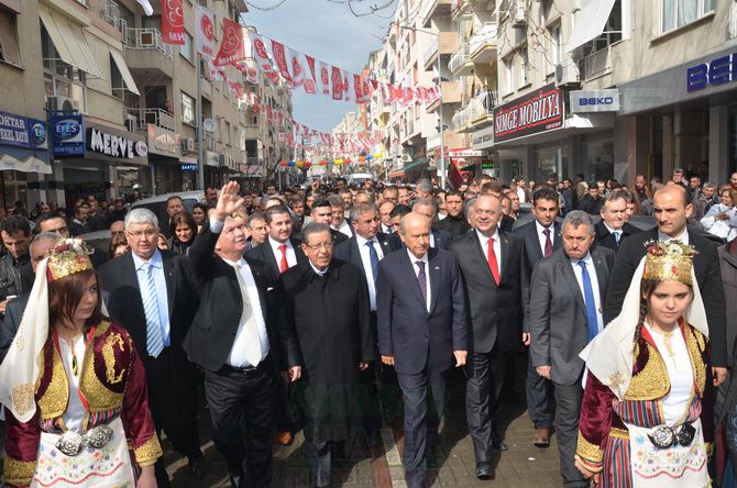 MHP LİDERi DEVLET BAHÇELİ AKHİSARLILAR İLE BULUŞTU